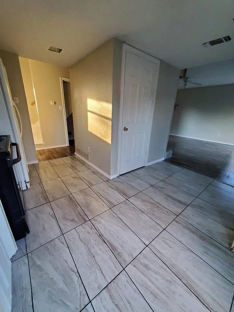 3 bed, 2.5 bath, 1600 sqft, $1,695 — Photo 4