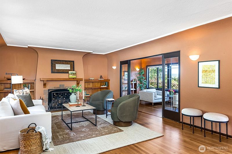 4th image of 2324 34th Avenue S