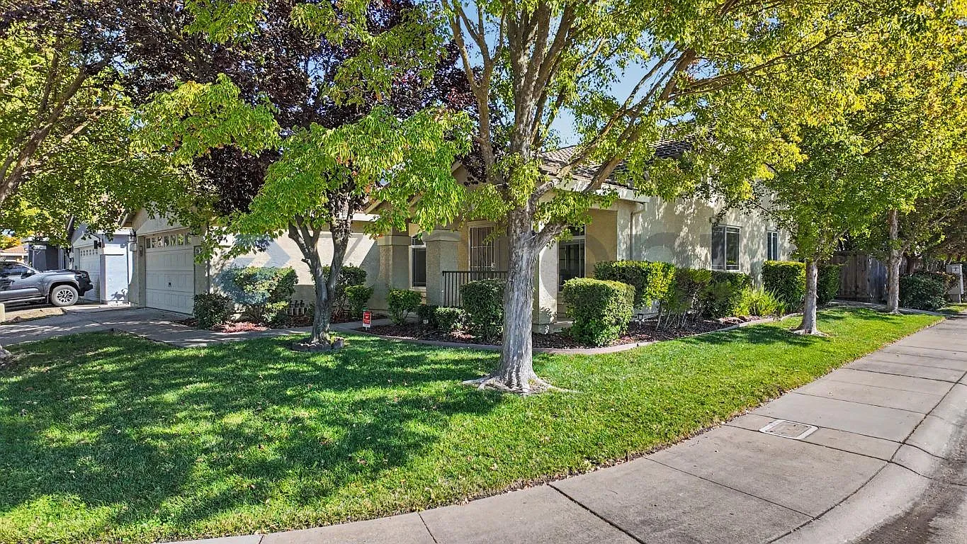 3 bed, 1892 sqft, $2,914 — Photo 4