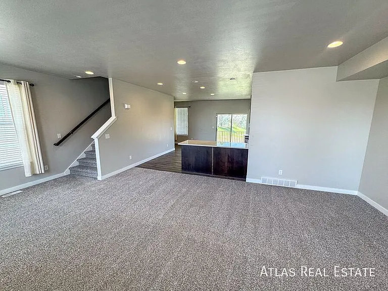 2530 N Knights Ln — Photo 4