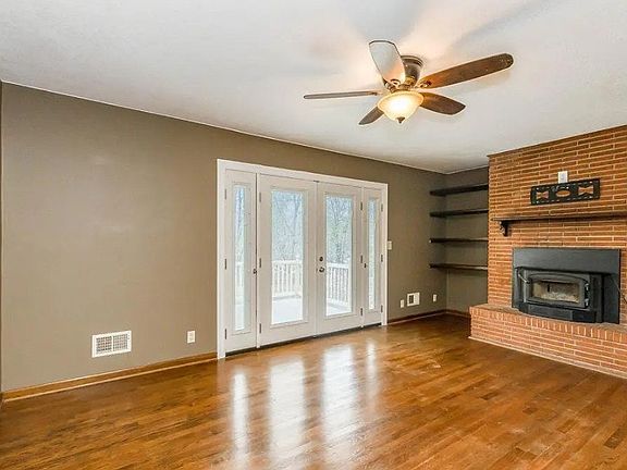 3rd image of 4818 Norwood Ave