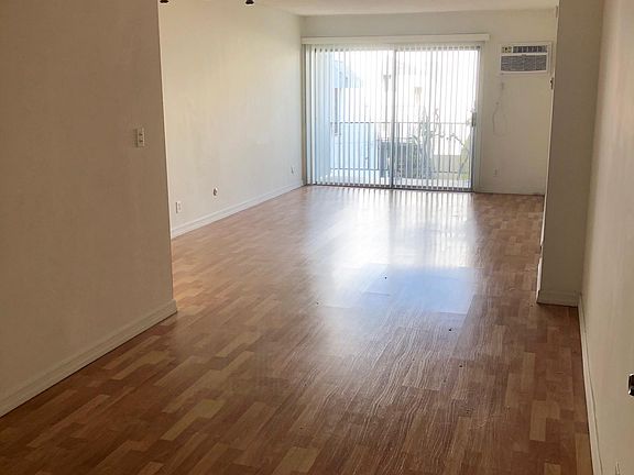 3rd image of 440 N Hayworth Ave #207