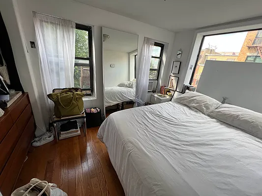 Rented by Delmark Realty LLC | media 48