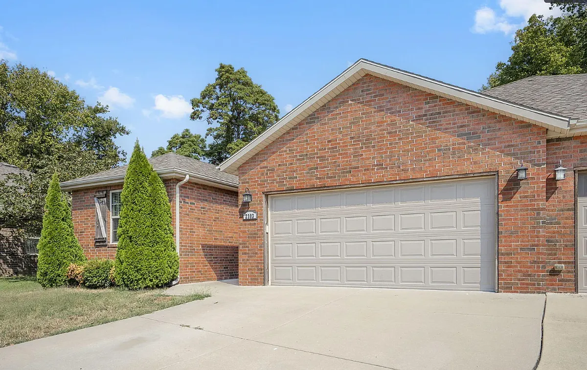 Building Photo - 2303 W Bridlewood Trl