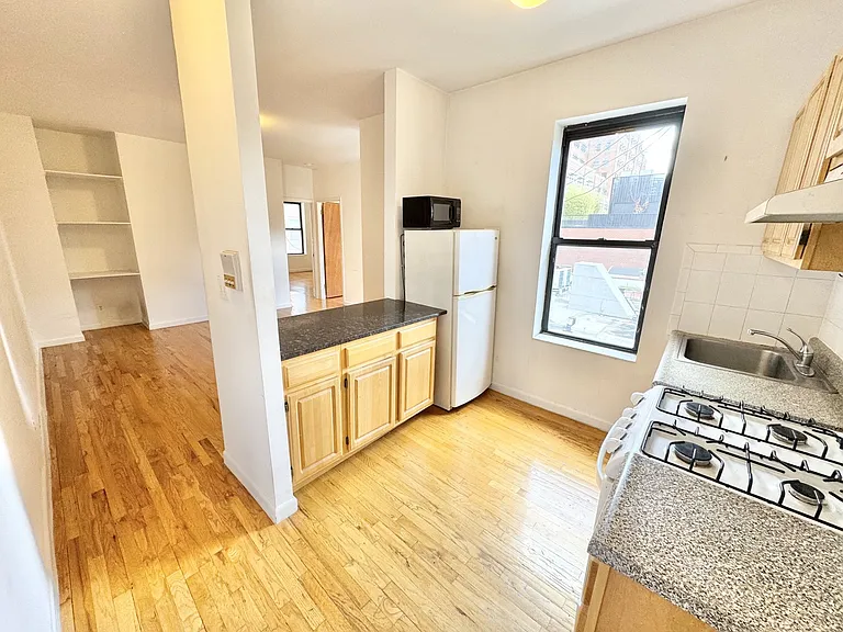 352 W 15th St #501 — Photo 12