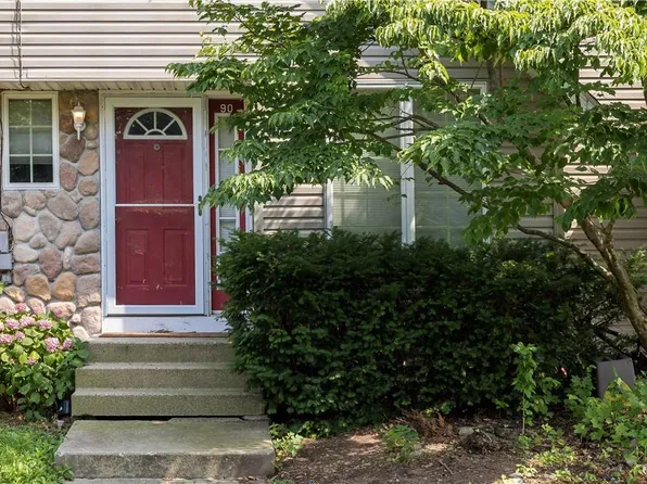 90 Roundtree Ct, Beacon, NY 12508