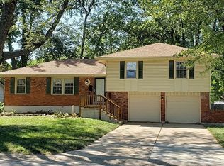 3904 S Summit Ridge Dr, Independence, MO 64055