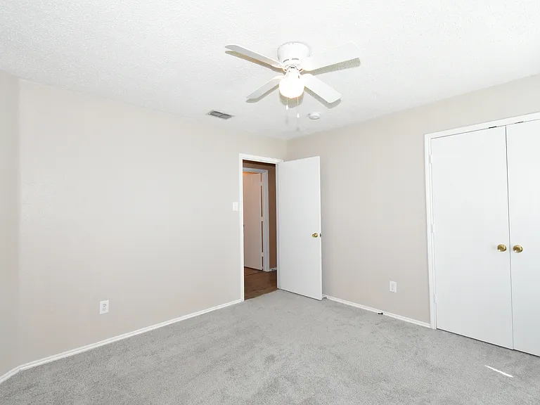 1130 Seneca Dr — Photo 18