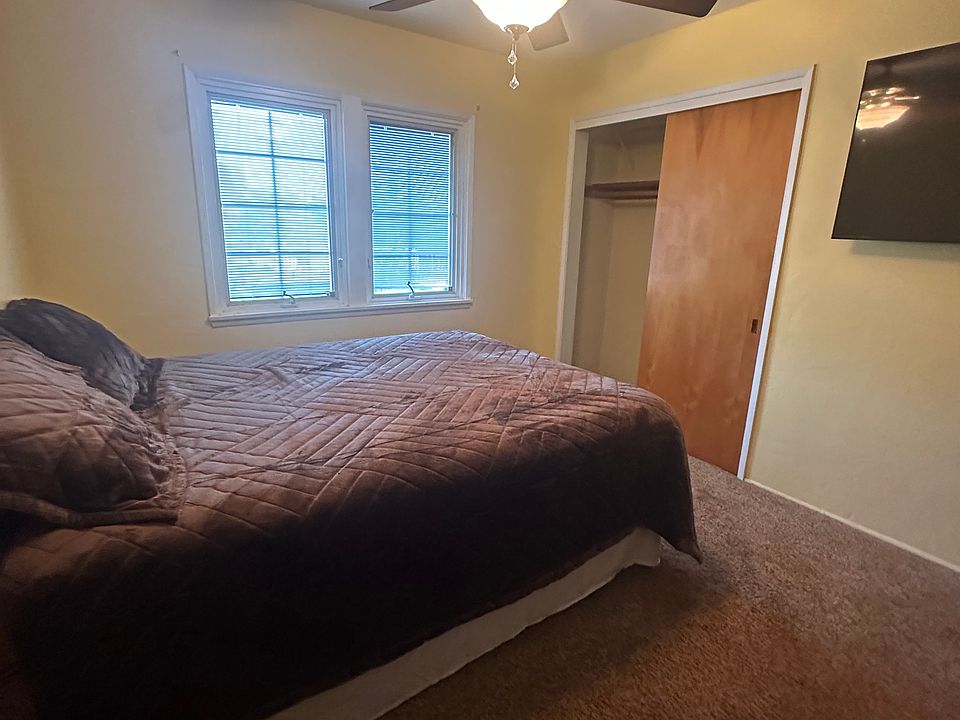 1st image of 4320 Crestview Dr Room 1