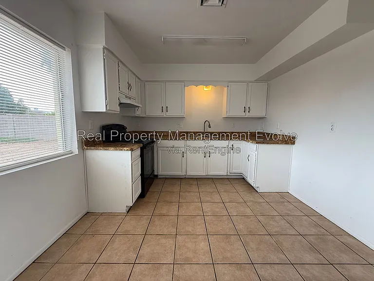 9248 W Mescal St — Photo 5