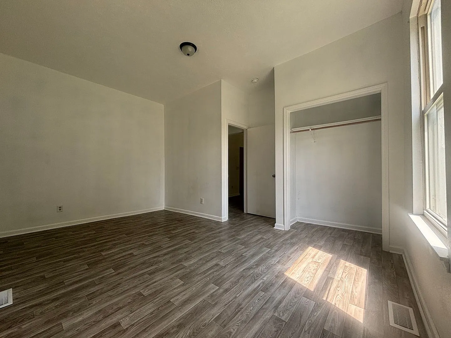 3 Bedroom 1 Bath Available Now — Photo 3