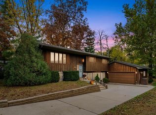 1121 4th St NE, Independence, IA 50644