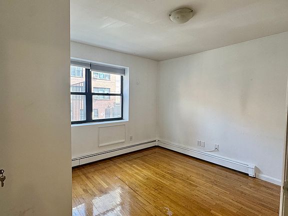 2nd image of 25 Orchard St APT 201