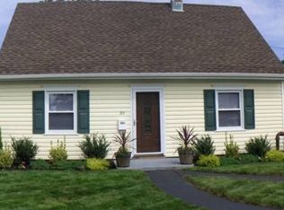 39 Dogwood Ln, Levittown, NY 11756