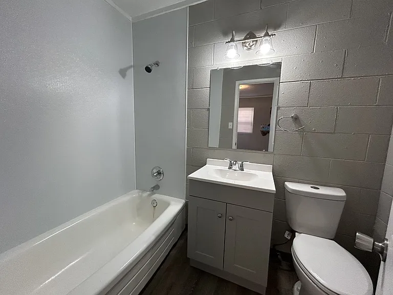 1411 S Broadway St — Photo 5