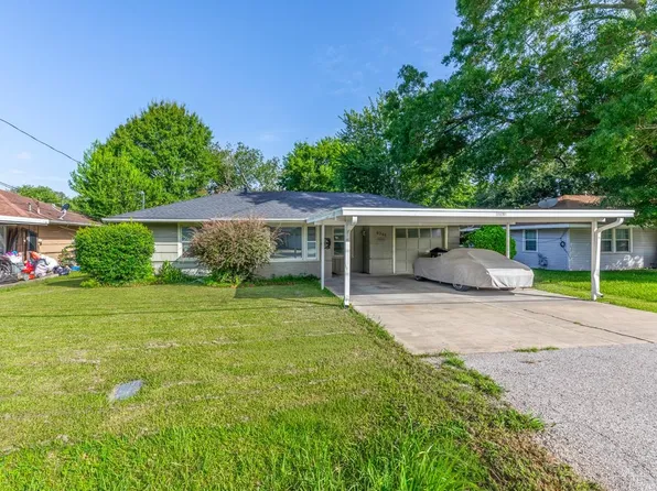 6261 Dave St, Groves, TX 77619