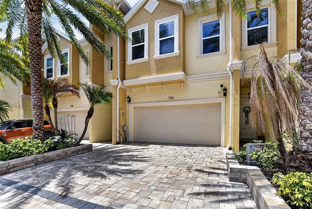 3 bed, 2.5 bath, 2230 sqft, $3,350 — Photo 4
