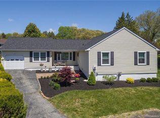 19 Penny Ln, New London, CT 06320