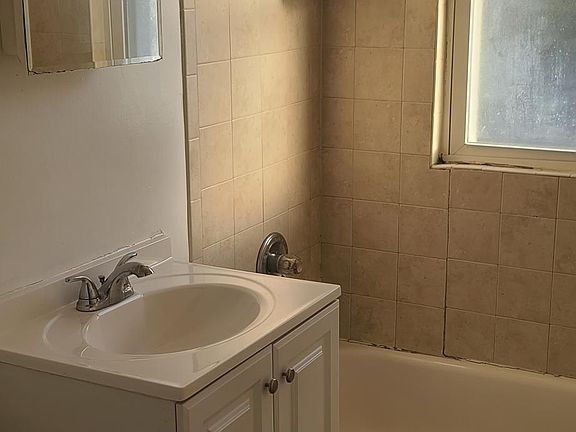4th image of 3836 Lovell Ave