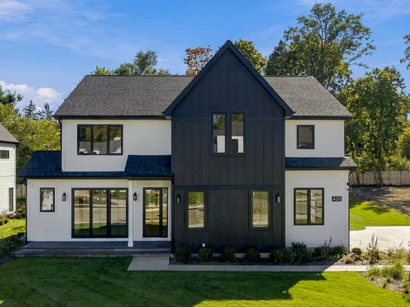 426 Forest Edge Dr, Glencoe, IL 60022