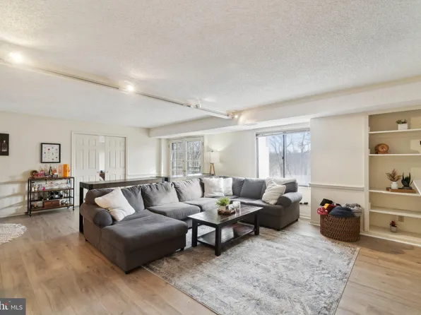 3800 Powell Ln APT 421, Falls Church, VA 22041