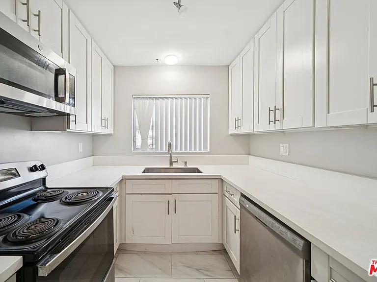 326 S Serrano Ave #4 — Photo 5