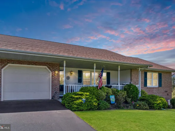 11948 Oakton Dr, Waynesboro, PA 17268