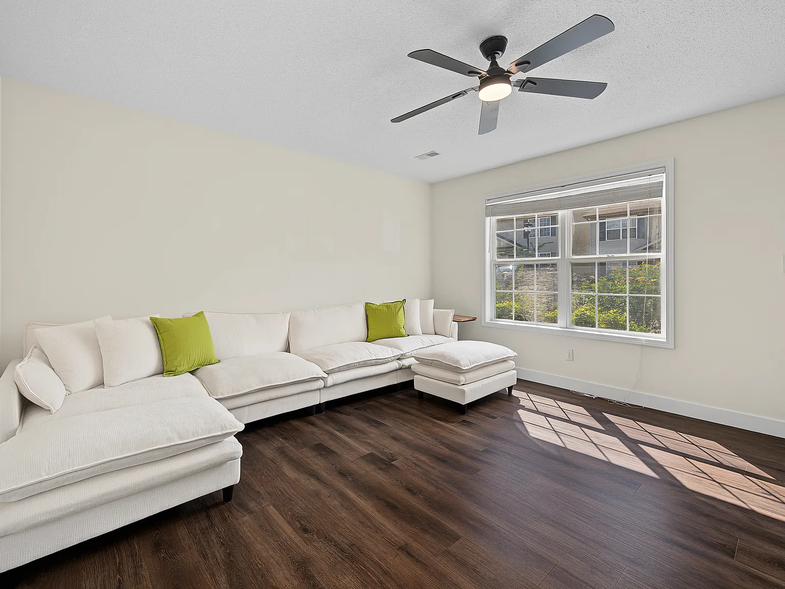 2 bed, 1.5 bath, 1080 sqft, $1,750 — Photo 3