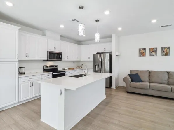 1338 Mesquite Dr, Vista, CA 92083