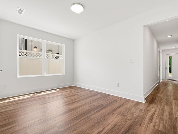 4th image of 711 Gerard St Unit B