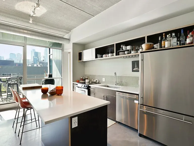 345 6th Ave N #303 — Photo 8