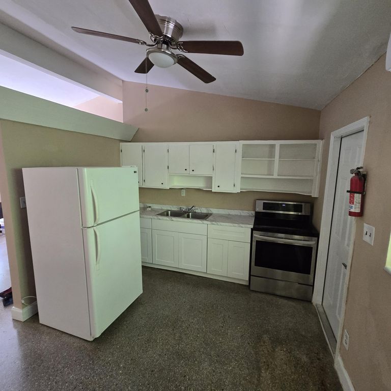 830 SW 14th St #2, photo 3
