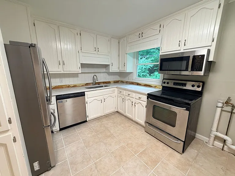 621 Greenhill Dr — Photo 6