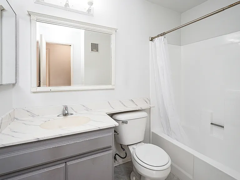 3425 E 15th St #12 — Photo 2