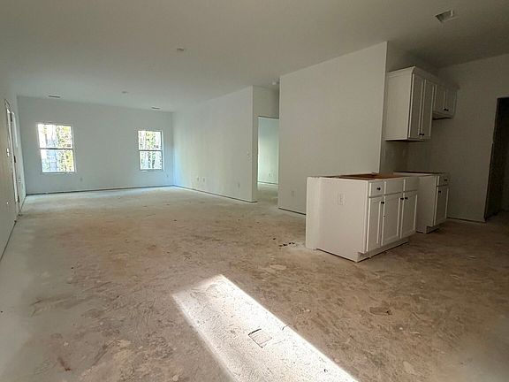 5th image of 262 Cheryl St