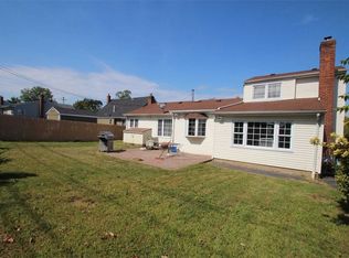 98 Willets Dr, Syosset, NY 11791