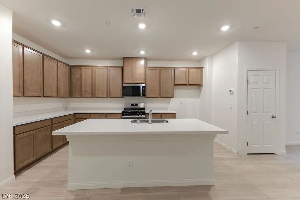 3 bed, 2.5 bath, 1809 sqft, $2,590 — Photo 4