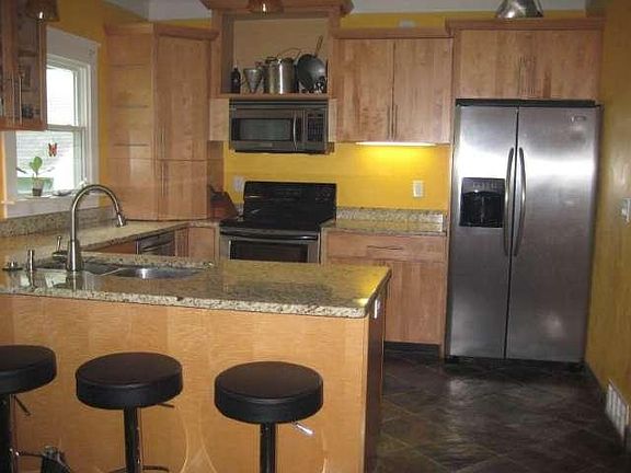 3rd image of 84 West St