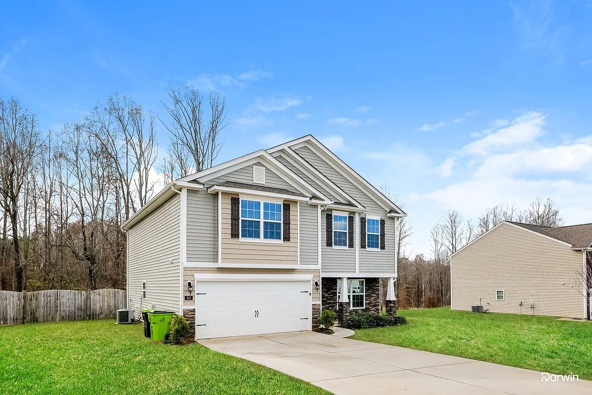 Building Photo - 207 Sawyer Ln N