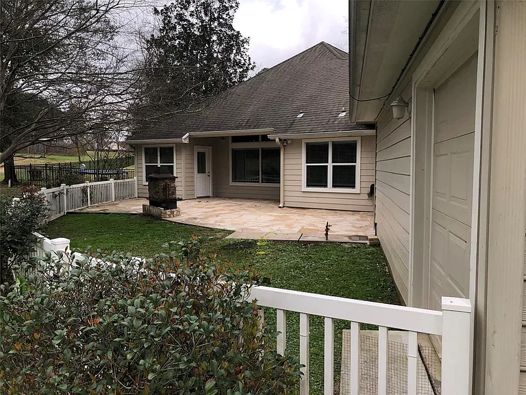 126 Coral Ct — Photo 13