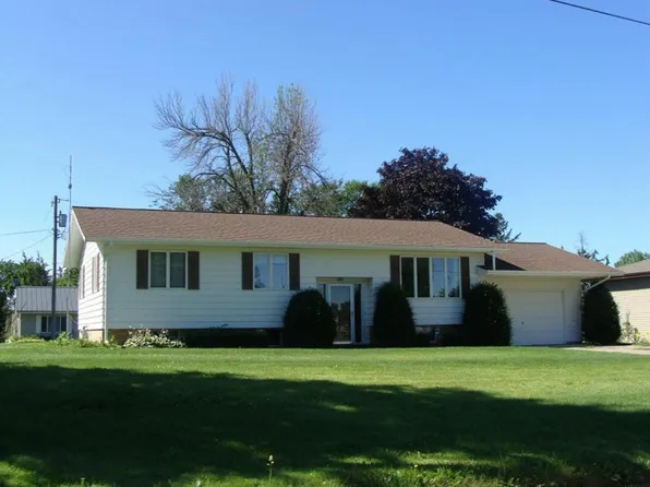210 8th Ave NW, Waukon, IA 52172