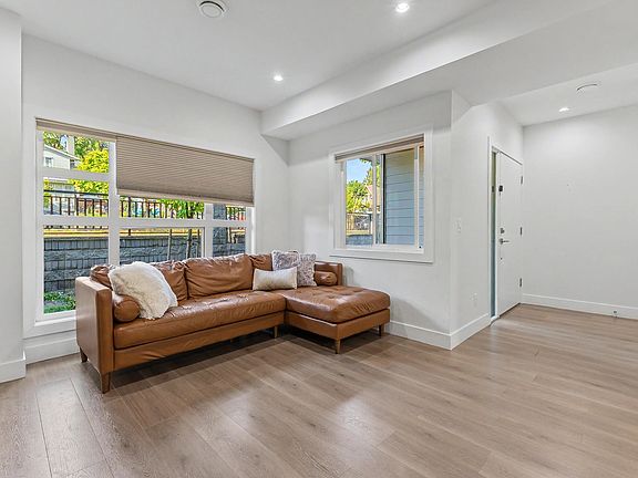 4th image of 906 Quadling Ave #103