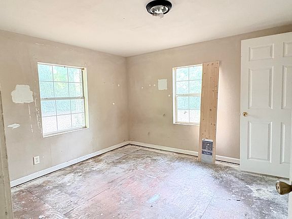 5th image of 656 McClelland St