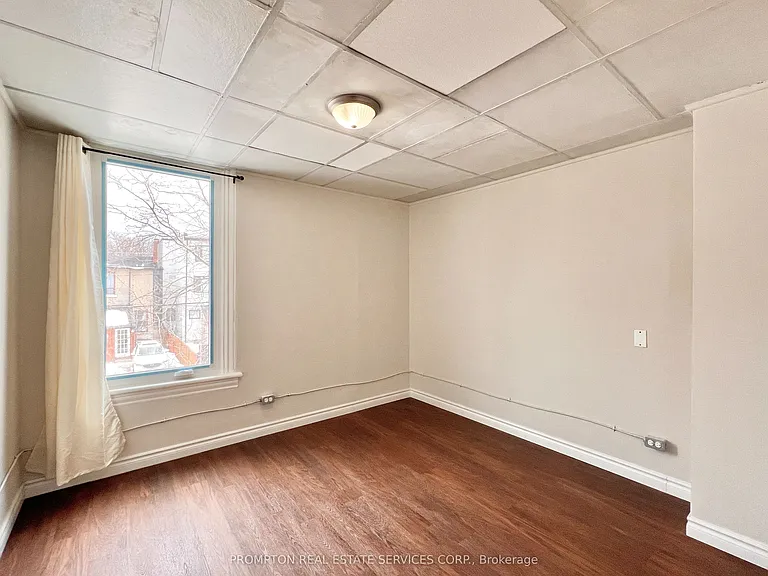 17 Winnifred Ave — Photo 38