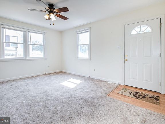 4th image of 3143 Headrow Ln