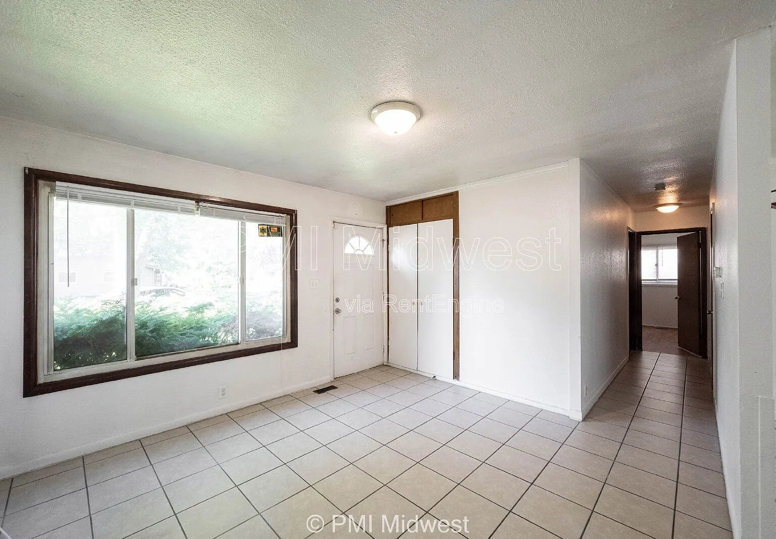 3 bed, 1.0 bath, 925 sqft, $1,299 — Photo 4