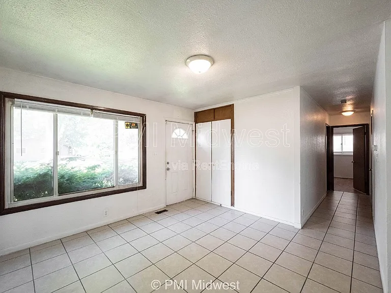 8124 E 37th Pl — Photo 4