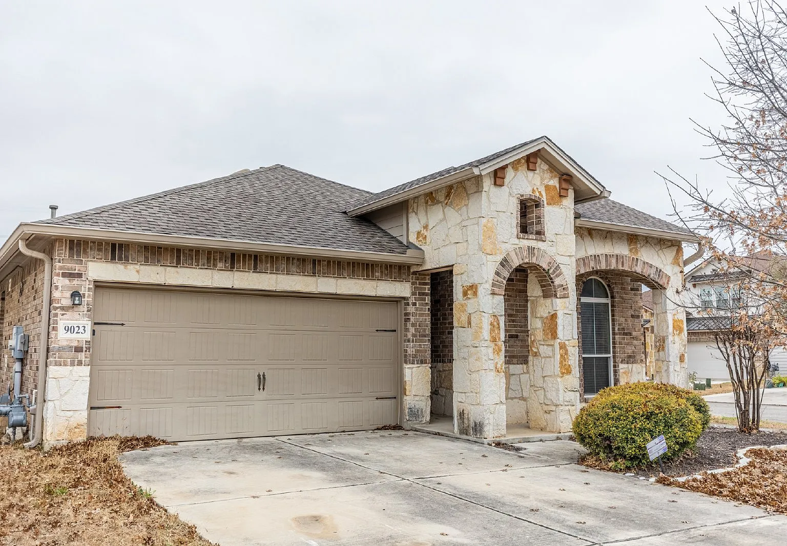 3 bed, 2.0 bath, 1866 sqft, $1,900 — Photo 1