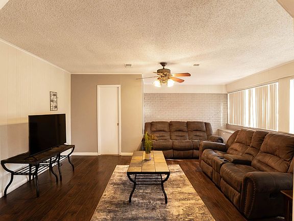 3rd image of 500 Madelaine Dr