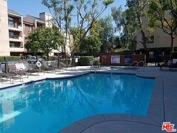 3rd image of 5510 Owensmouth Ave APT 125